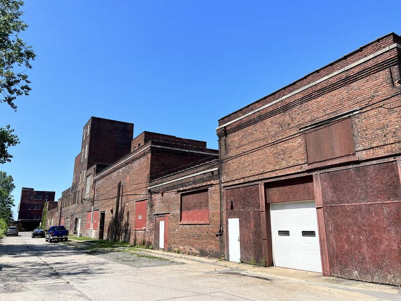 703-757 Elk St, Buffalo, NY for sale - Primary Photo - Image 3 of 5