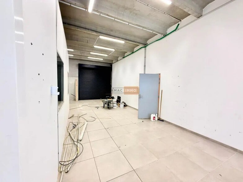 Industrial in Puget-sur-Argens for lease - Interior Photo - Image 2 of 12