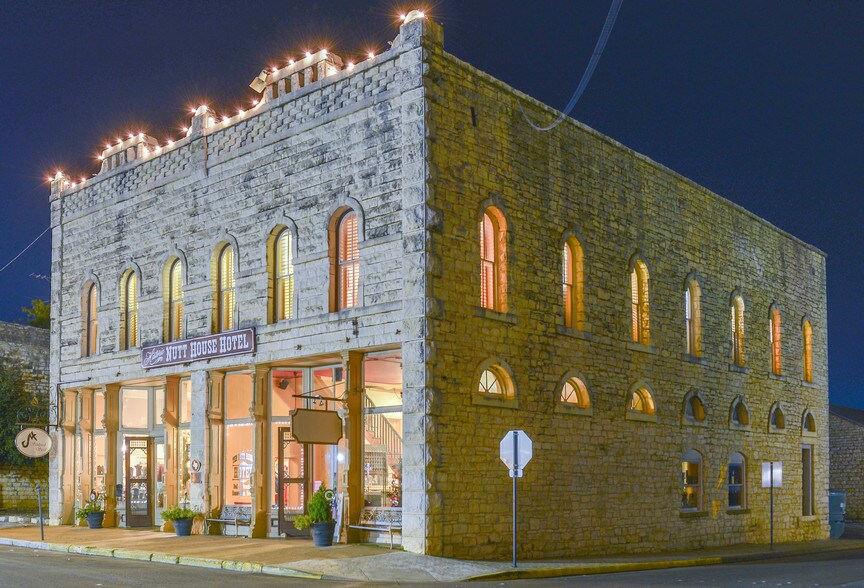 119 E Bridge St, Granbury, TX for sale - Building Photo - Image 1 of 1