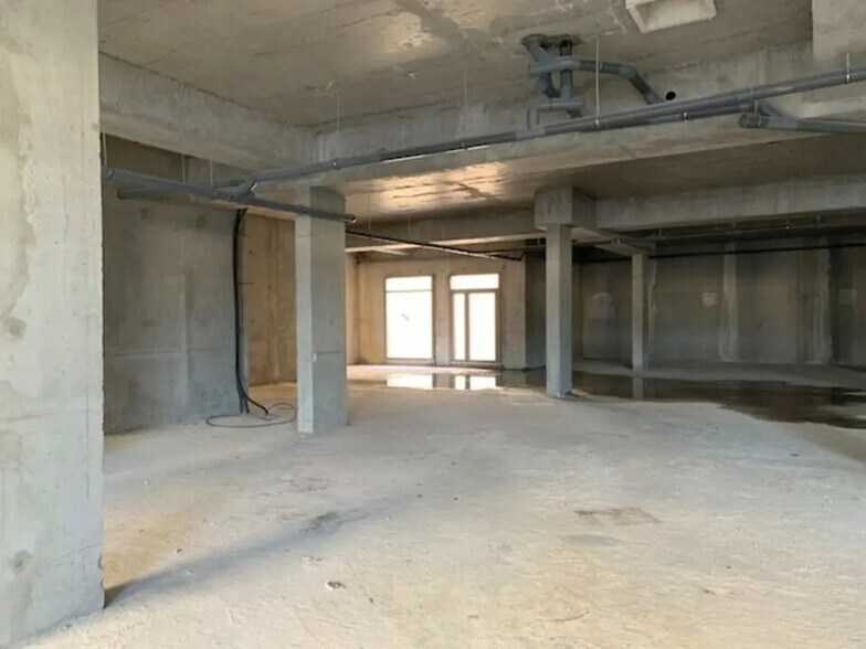 Retail in Avignon for sale - Interior Photo - Image 2 of 11