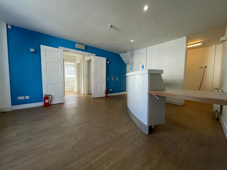 43 High St, Sturry for lease - Interior Photo - Image 2 of 9