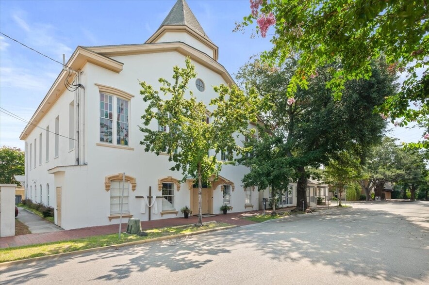 Landmark Church + Land Redevelopment portfolio of 6 properties for sale on LoopNet.com - Building Photo - Image 2 of 25