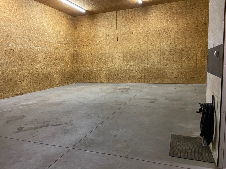 1617 W Evergreen Dr, Appleton, WI for lease - Building Photo - Image 3 of 3