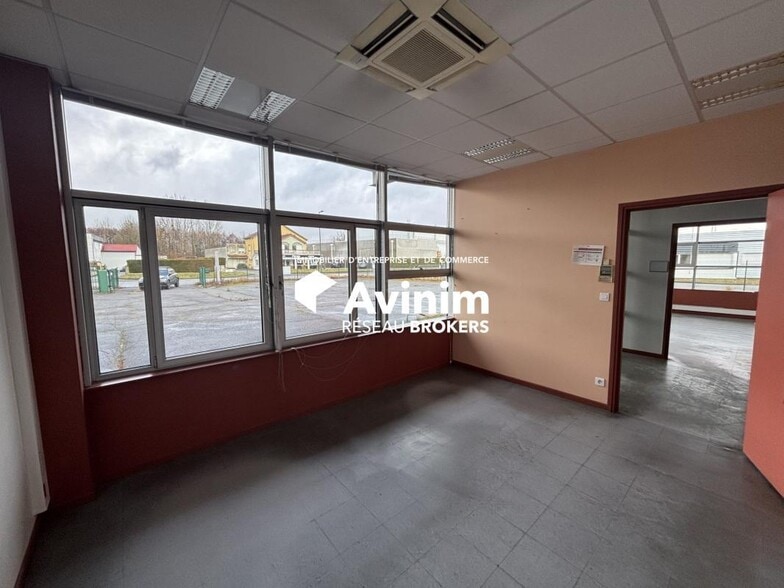 Office in Étupes for lease - Interior Photo - Image 3 of 8