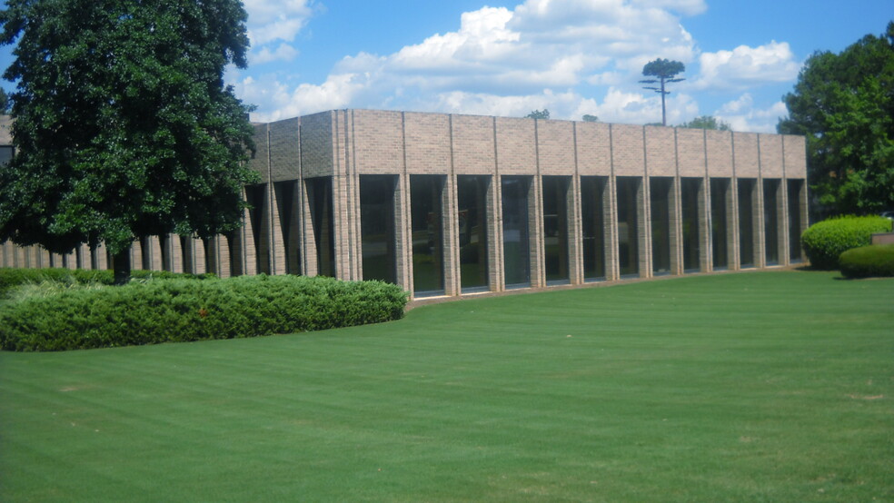 2250 N Druid Hills Rd NE, Atlanta, GA for lease - Building Photo - Image 3 of 3