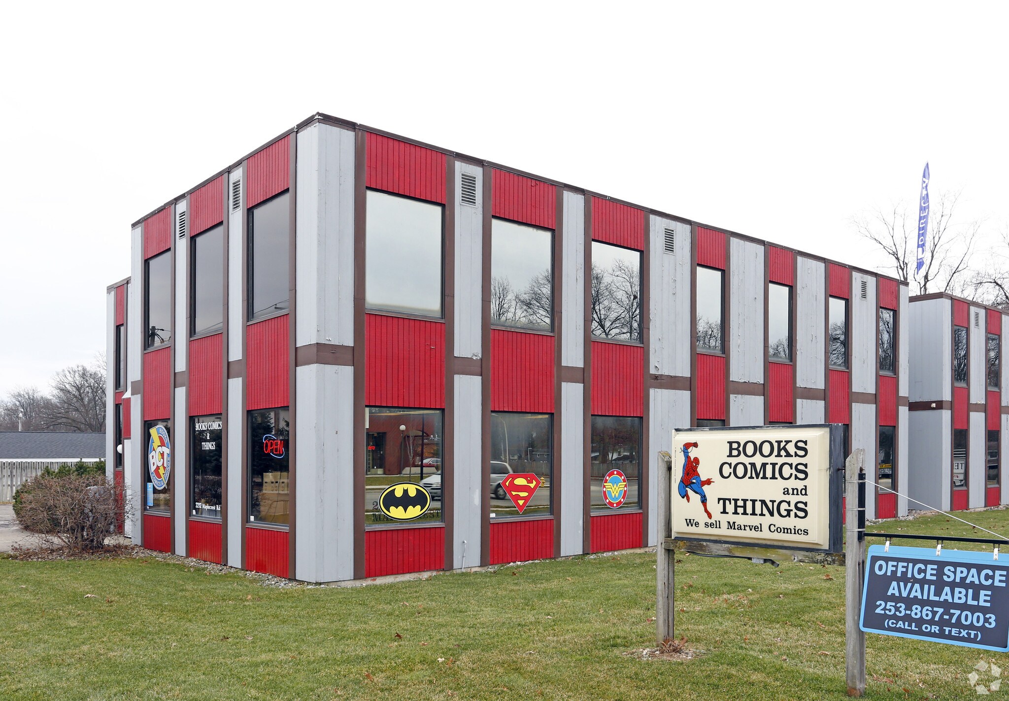 2212 Maplecrest Rd, Fort Wayne, IN for sale Primary Photo- Image 1 of 1