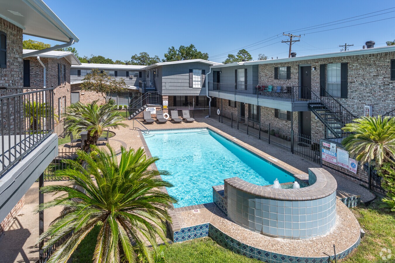 2200 Avenue L, Bay City, TX 77414 Mayfair Apartments