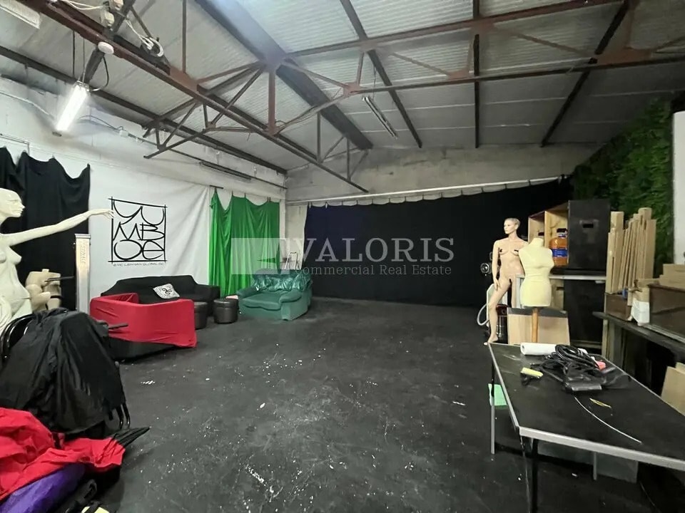 Flex in OULLINS-PIERRE-BÉNITE for sale Interior Photo- Image 1 of 8