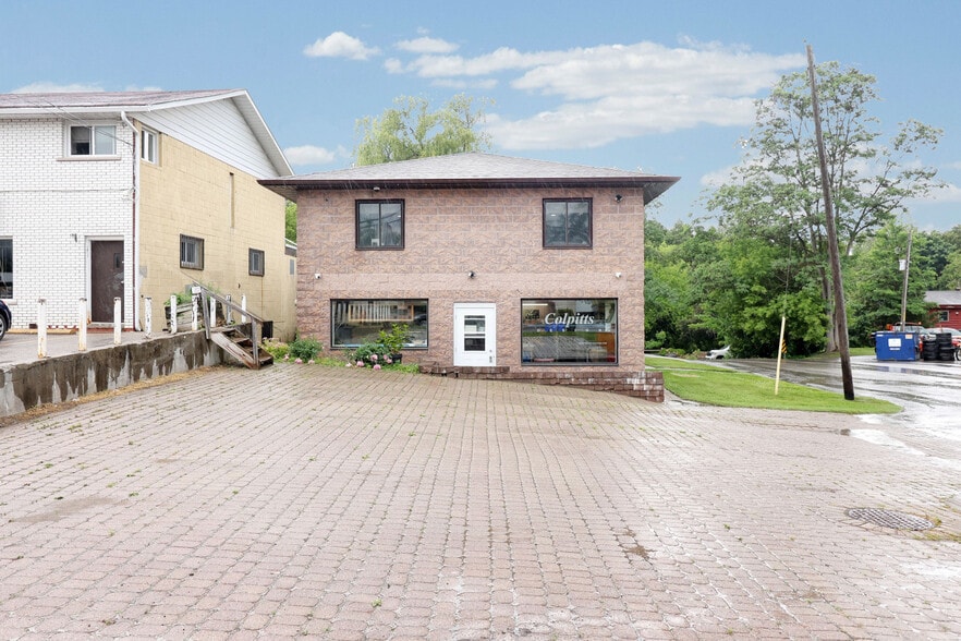 192 Main St N, Uxbridge, ON for sale - Building Photo - Image 2 of 7