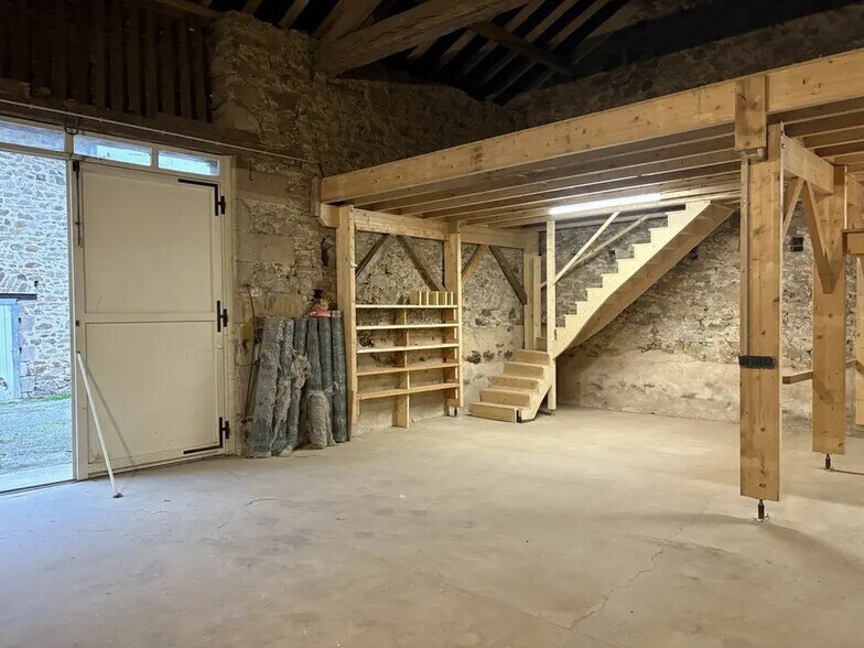 Flex in Le Palais-sur-Vienne for lease - Interior Photo - Image 2 of 6