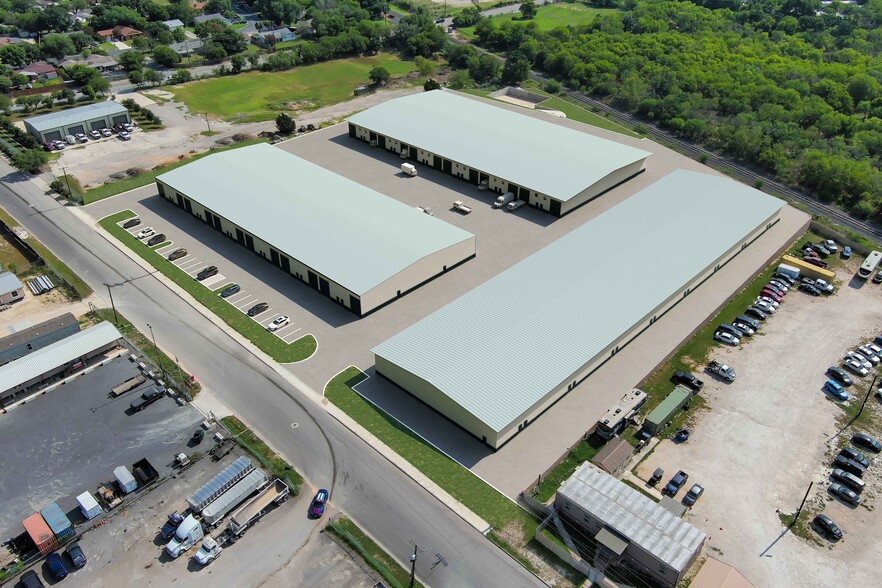 11926 Rail Dr, San Antonio, TX for lease - Building Photo - Image 1 of 5