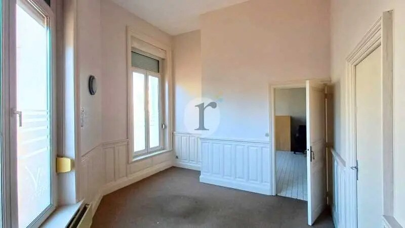 Office in Roubaix for lease - Interior Photo - Image 2 of 5