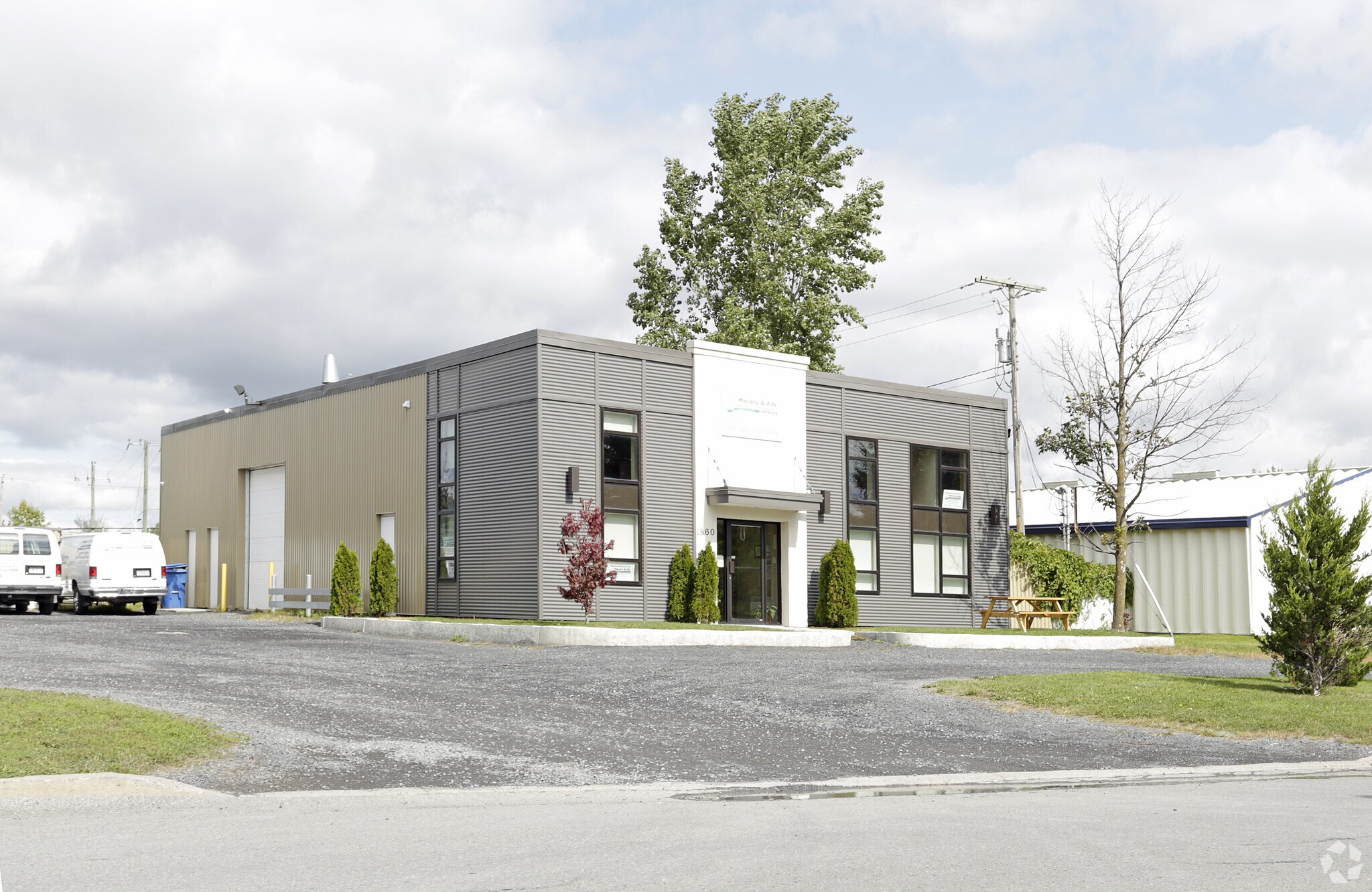 1860 Rue Marie-Victorin, St-Bruno-de-Montarville, QC for sale Primary Photo- Image 1 of 1