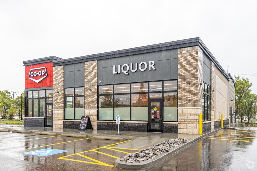 9960 137 Av NW, Edmonton, AB for lease - Building Photo - Image 2 of 4