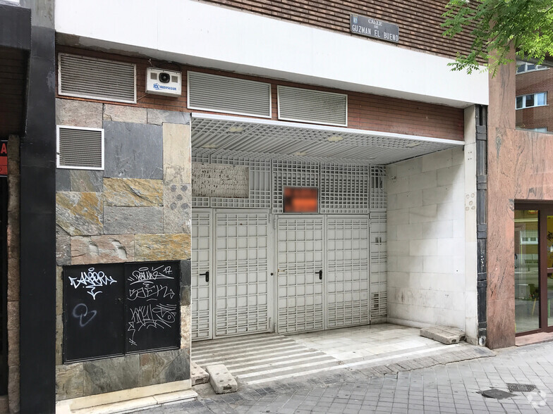 Calle De Guzmán El Bueno, 98, Madrid, Madrid for lease - Building Photo - Image 1 of 2