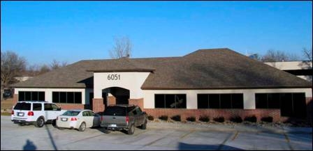 6051 N Chestnut Ave, Gladstone, MO for lease - Building Photo - Image 1 of 7