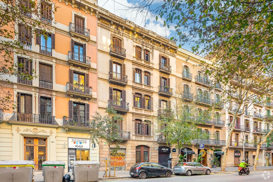 Retail in Barcelona, Barcelona for lease - Primary Photo - Image 1 of 2