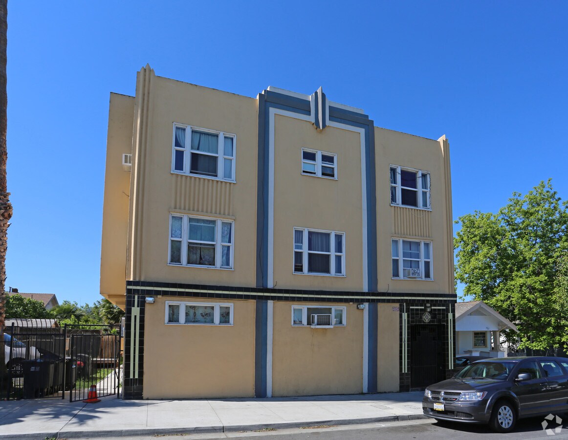 2545 W 10th St, Pittsburg, CA 94565