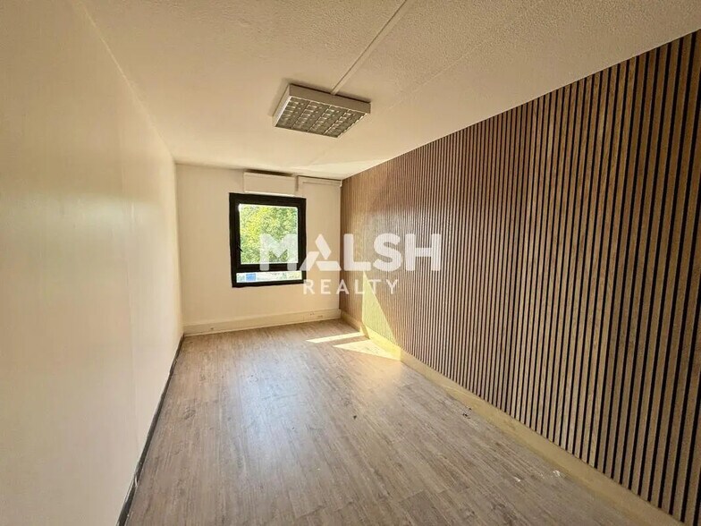 Office in Écully for lease - Interior Photo - Image 2 of 9