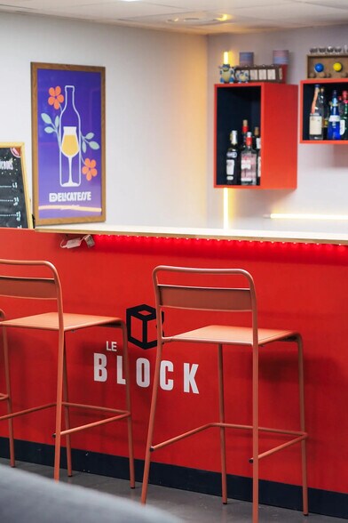 Office in Clichy for lease - Interior Photo - Image 2 of 9