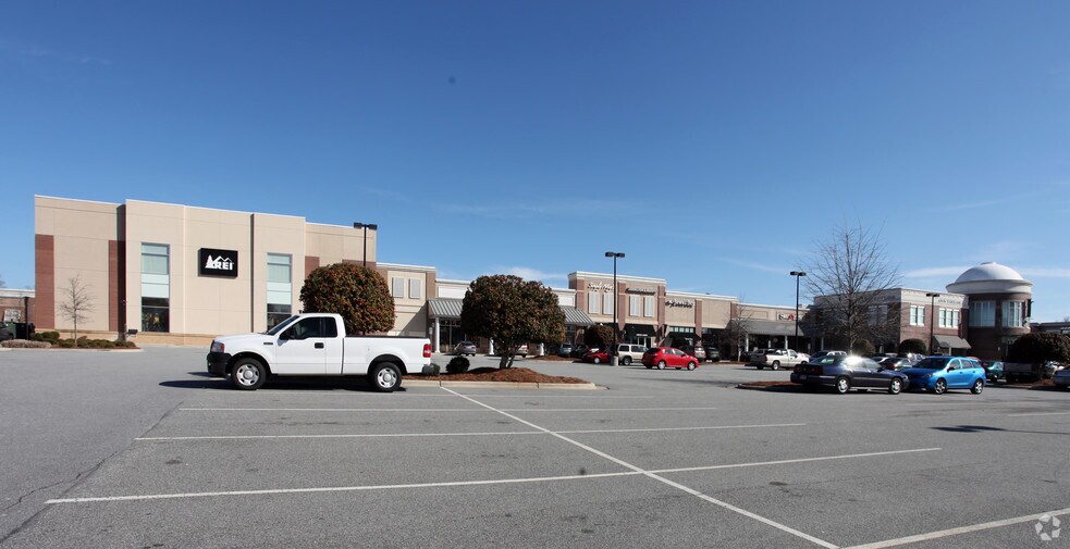 3334 W Friendly Ave, Greensboro, NC for sale - Building Photo - Image 1 of 1