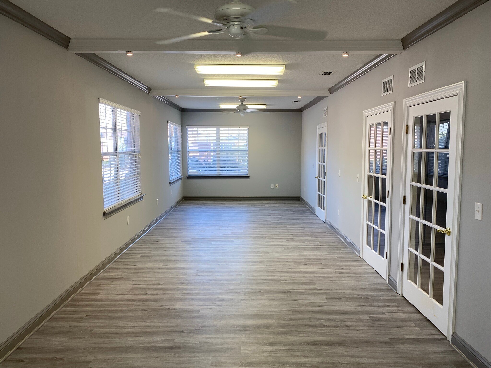 6817 Southpoint Pky, Jacksonville, FL for lease Interior Photo- Image 1 of 23