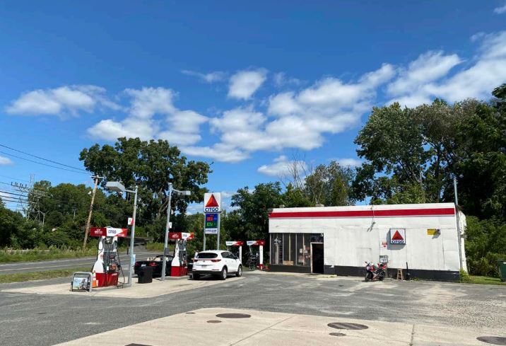 The Massachusetts Gas Station Portfolio portfolio of 2 properties for sale on LoopNet.com - Building Photo - Image 3 of 19