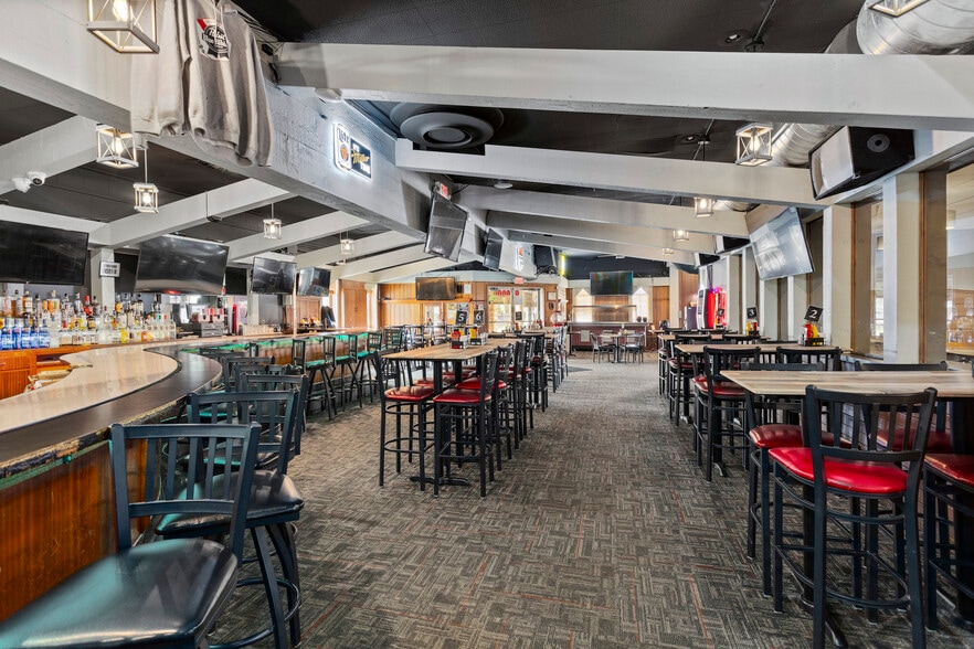 618-630 W Wisconsin Ave, Appleton, WI for sale - Building Photo - Image 3 of 13