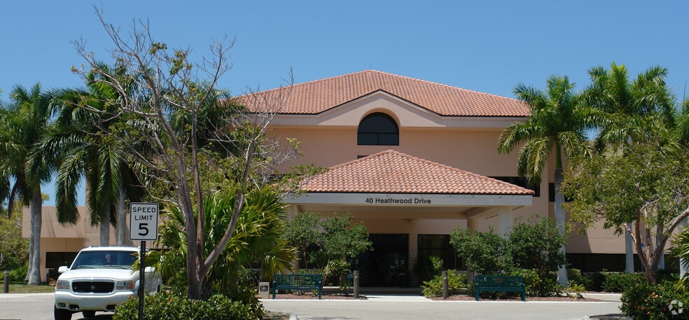 40 Heathwood Dr, Marco Island, FL for lease - Building Photo - Image 2 of 3