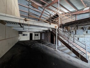 192-212 Mohonua Pl, Honolulu, HI for lease Interior Photo- Image 2 of 14