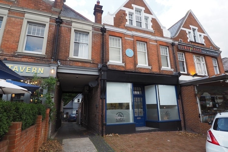 43 The Broadway, Haywards Heath for lease - Primary Photo - Image 1 of 5