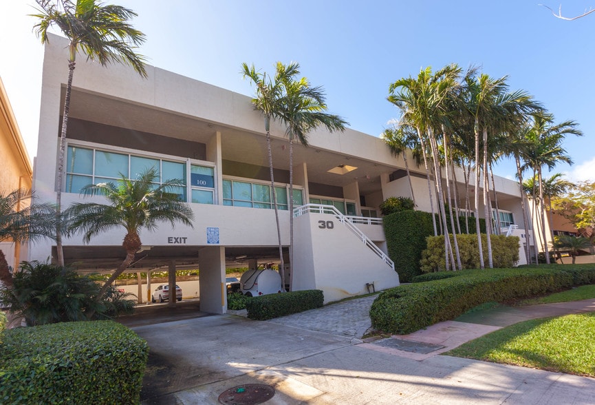 30 W Mashta Dr, Key Biscayne, FL for lease - Building Photo - Image 1 of 12