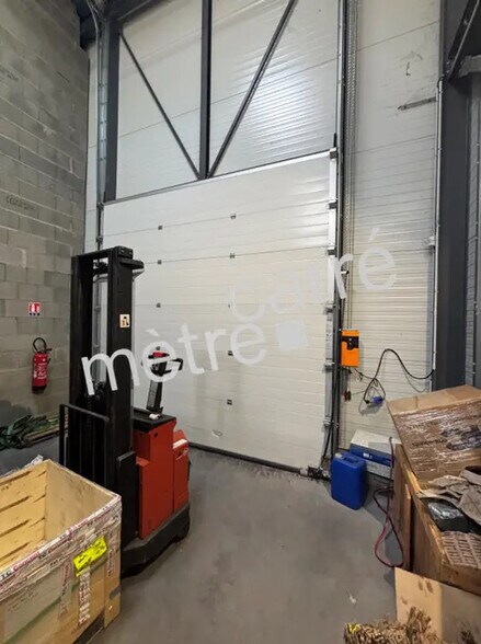 Flex in Bouguenais for lease - Building Photo - Image 2 of 8