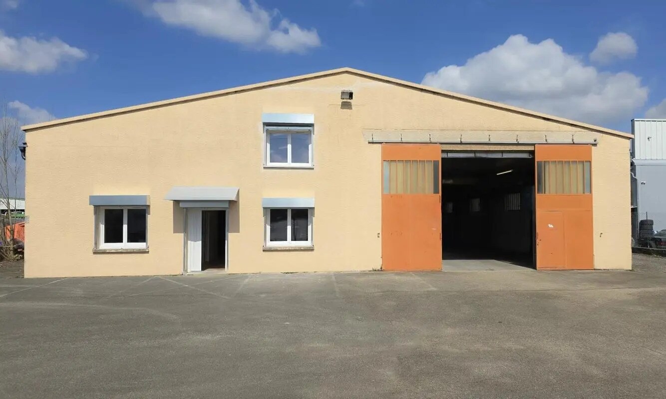 Office in Bourgoin-Jallieu for lease Building Photo- Image 1 of 10