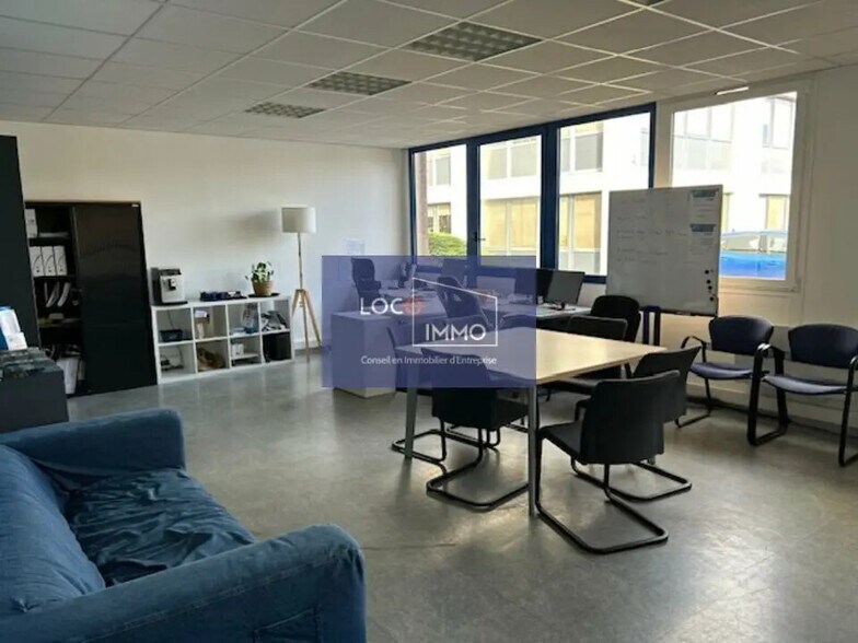 Flex in Gradignan for lease - Interior Photo - Image 2 of 11