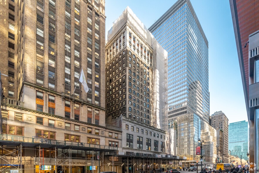 315 Madison Ave, New York, NY for lease - Building Photo - Image 3 of 5