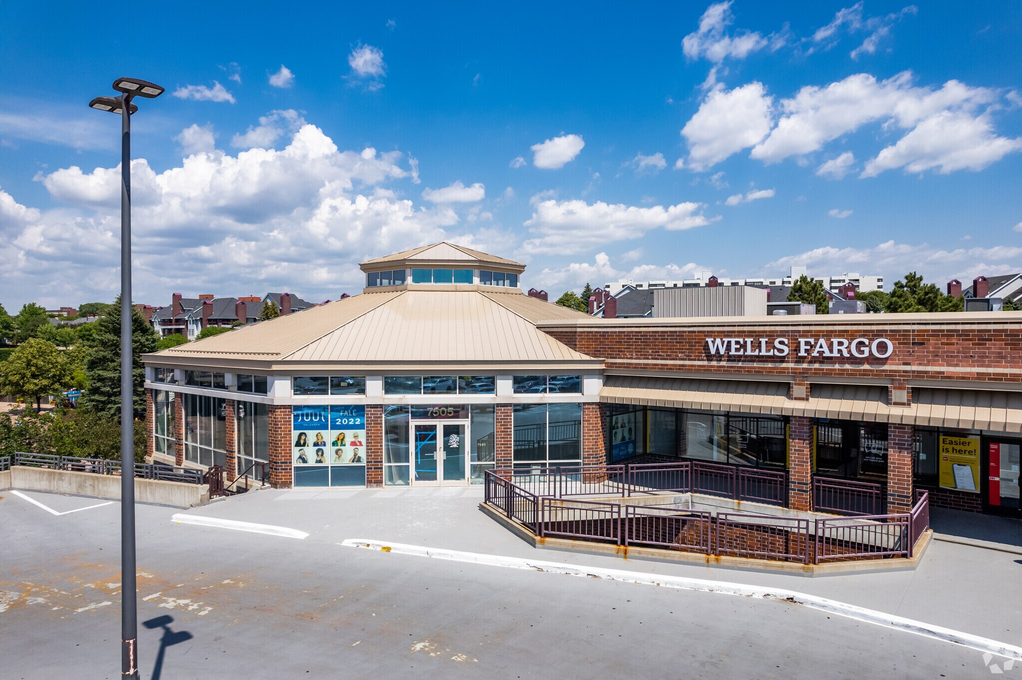 75017555 S France Ave, Edina, MN 55435 Centennial Lakes Plaza