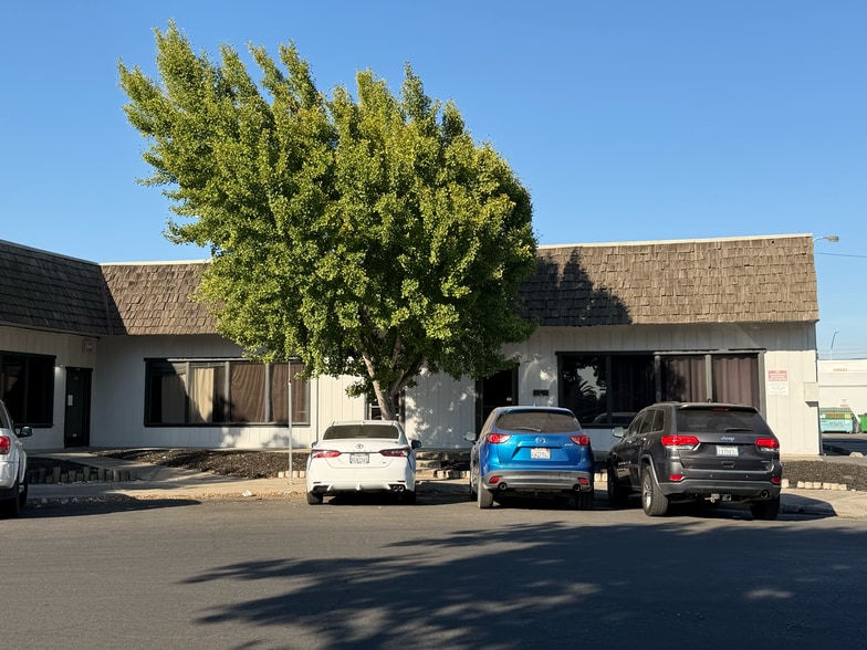 115 Mark Randy Pl, Modesto, CA for lease - Building Photo - Image 2 of 10