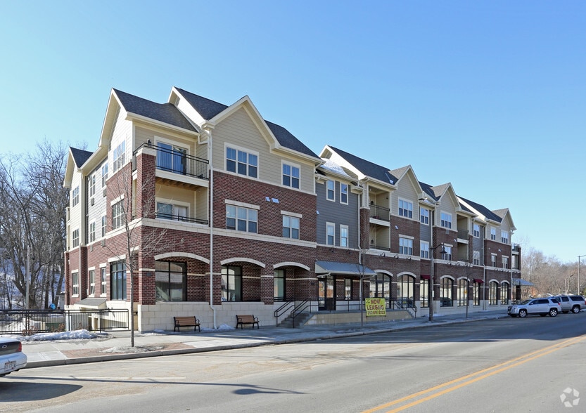 301 E Main St, Twin Lakes, WI for sale - Primary Photo - Image 1 of 3