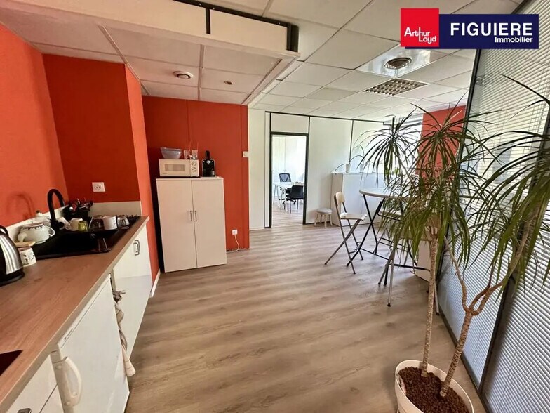 235 Rue Léon Foucault, Aix-en-Provence for sale - Building Photo - Image 3 of 10