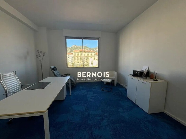 Office in Toulon for lease - Interior Photo - Image 2 of 4