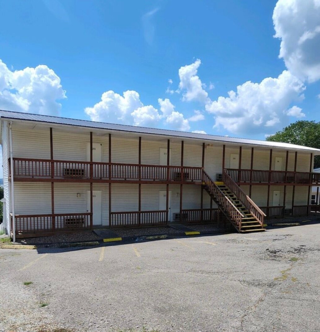 Lake Road 25415, Wheatland, MO 65779 Willow Winds Resort