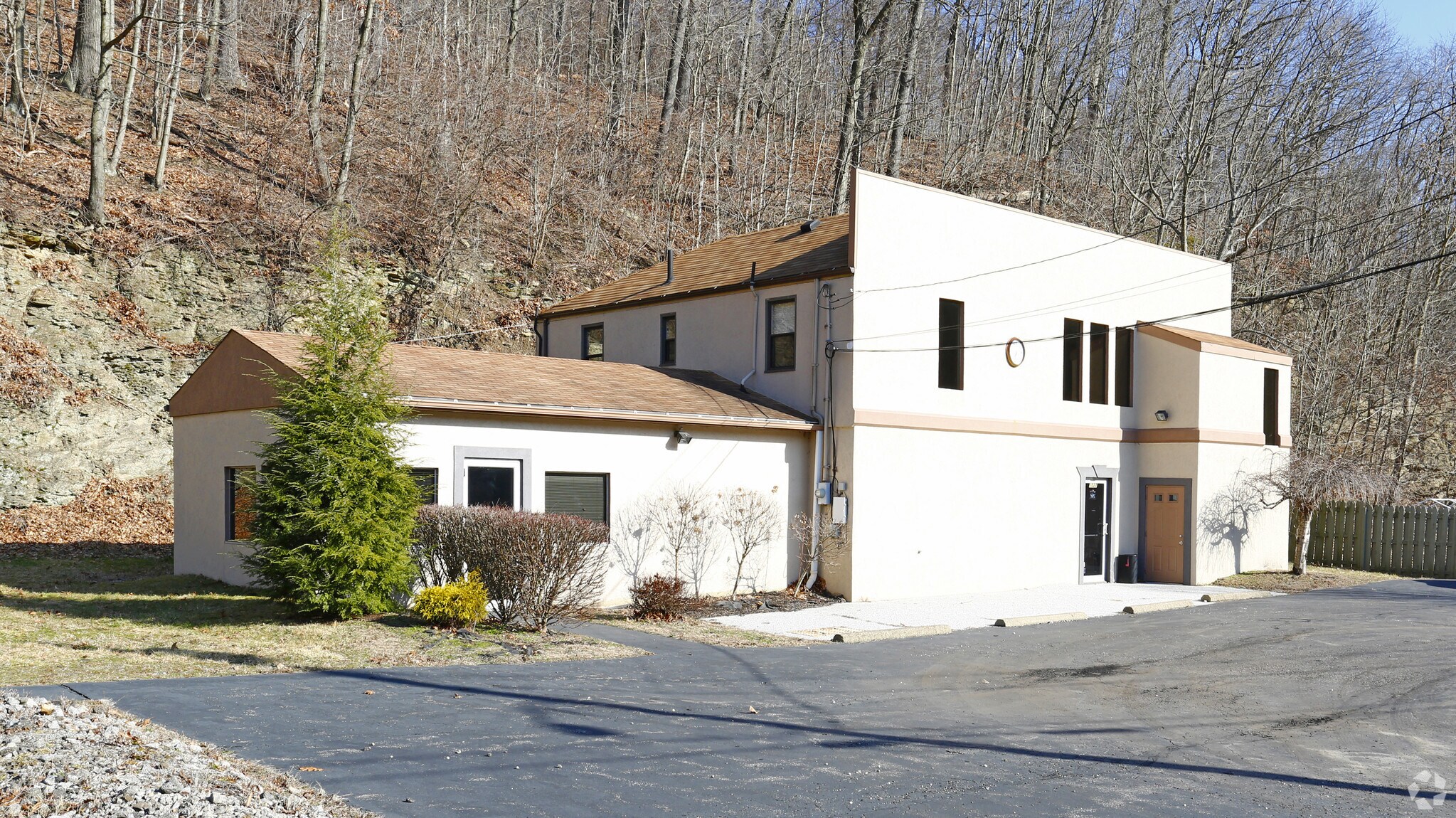 Office in Carnegie, PA for sale Primary Photo- Image 1 of 1