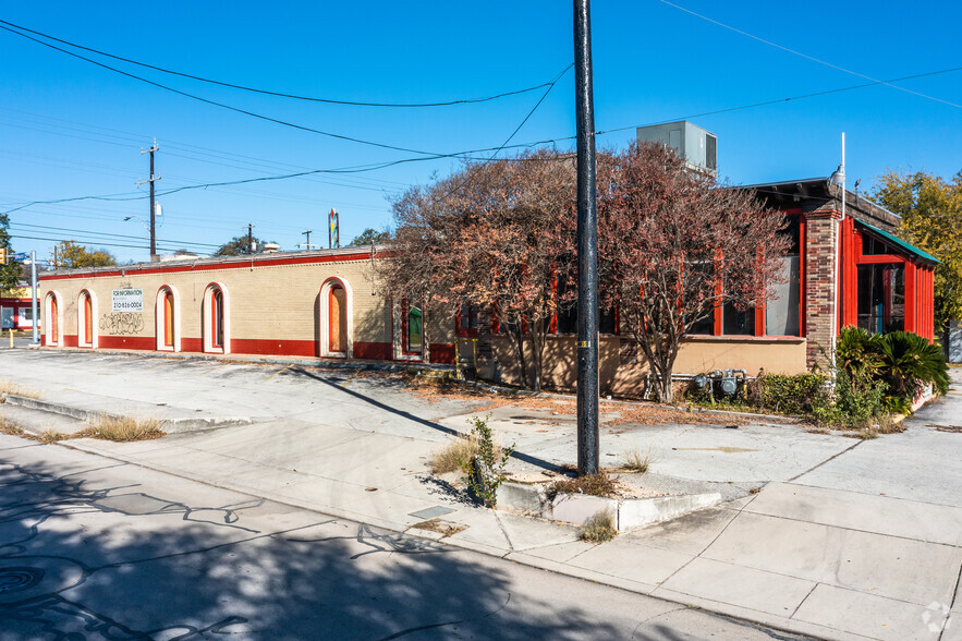 3210 Broadway St, San Antonio, TX for lease - Building Photo - Image 2 of 8