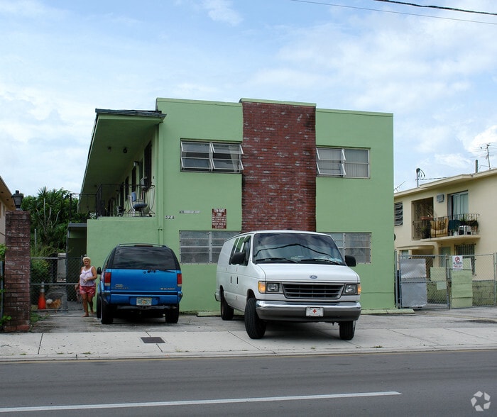 526 SW 7th St, Miami, FL 33130 526 SW 7th St, Miami, FL 33130