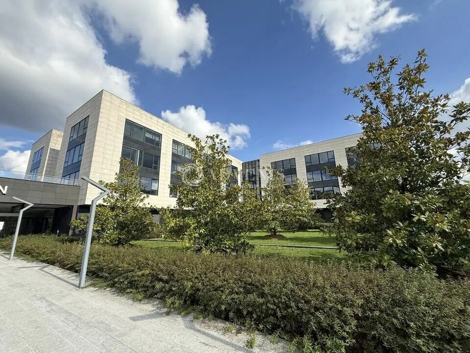 Office in Jossigny for sale Building Photo- Image 1 of 12