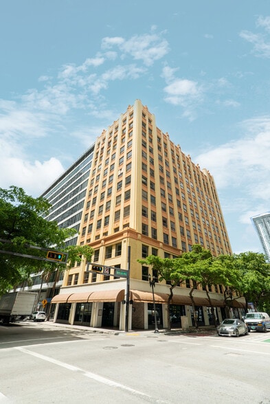 168 SE 1st St, Miami, FL for lease - Building Photo - Image 2 of 117