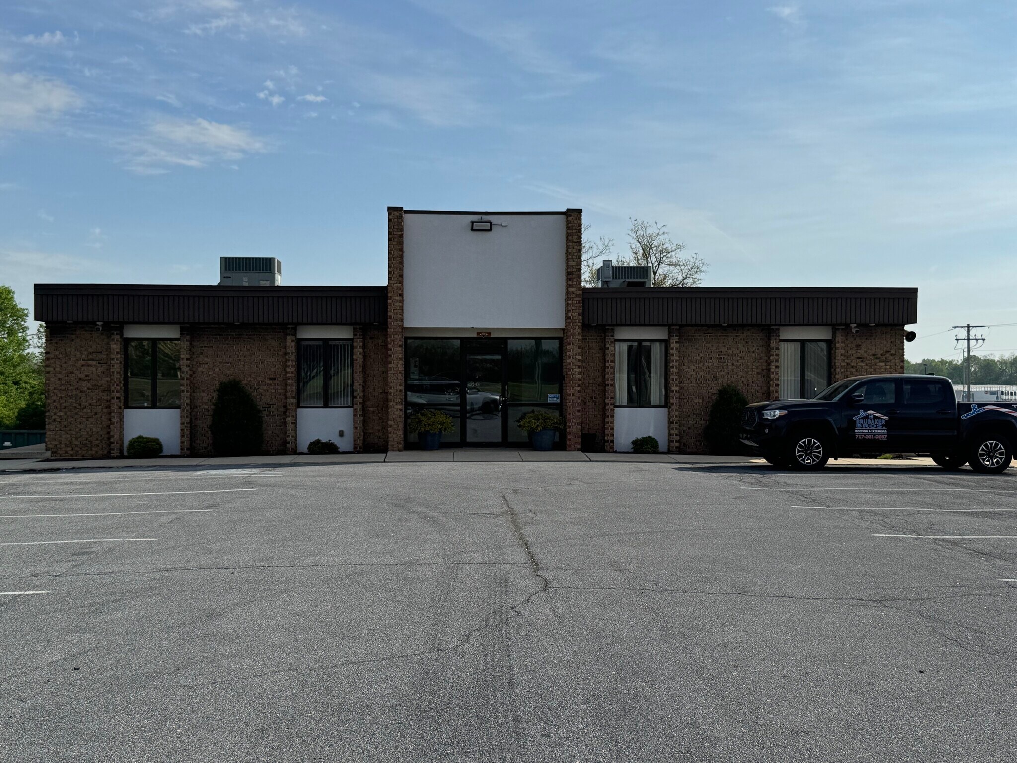 1996 Auction Rd, Manheim, PA for sale Primary Photo- Image 1 of 1