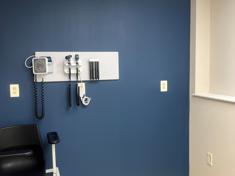 25 Kilmer Dr, Morganville, NJ for lease - Interior Photo - Image 2 of 7