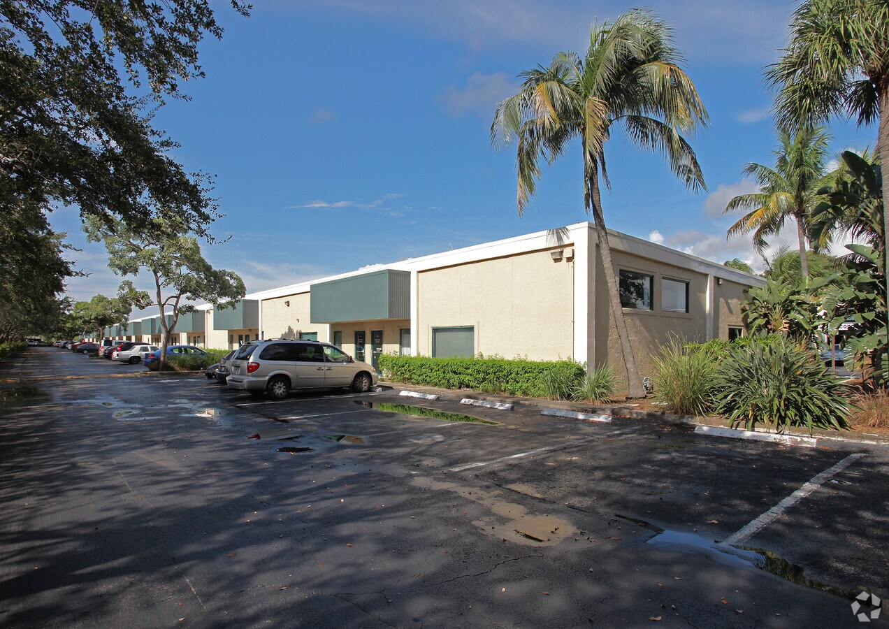 17011759 Avenida Del Sol, Boca Raton, FL 33432